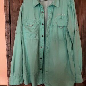 Field and Stream Men's Fishing shirt, size M, teal green color.